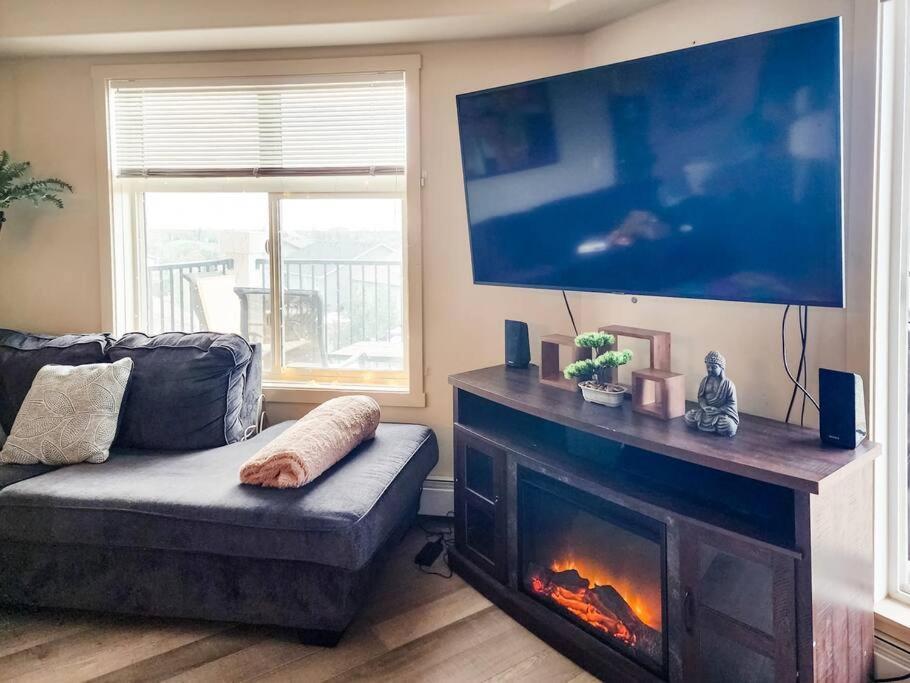 Level Lux, Comfy & Cozy Haven