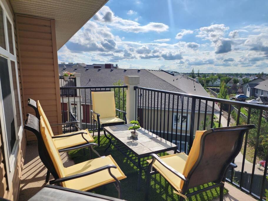 Apartment Level Lux, Comfy & Cozy Haven Edmonton